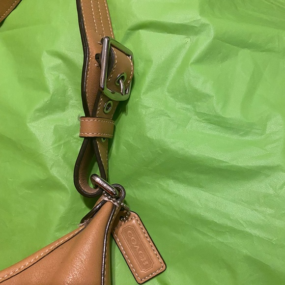 Coach tan shoulder bag - Picture 6 of 13